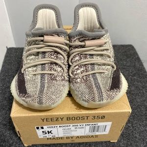 KIDS YEEZY BOOST 350 SNEAKERS SIZE 5
